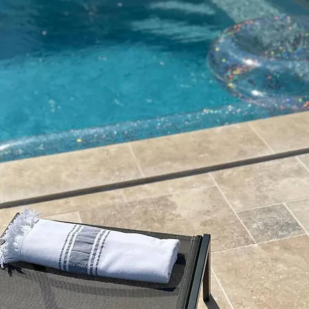 Chez Tiramisu Avec Piscine Semesterbostad